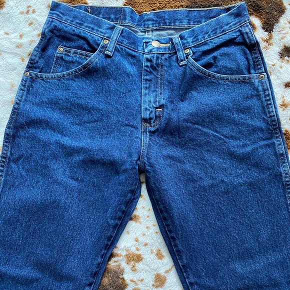 5/$25 Men’s Wrangler Jeans - Picture 4 of 5